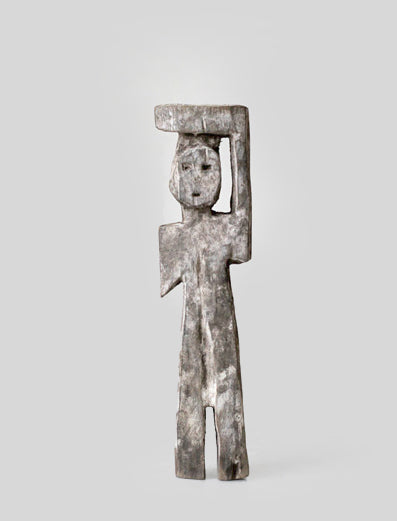 アダン族　ほっとした顔の白い木像　f_049