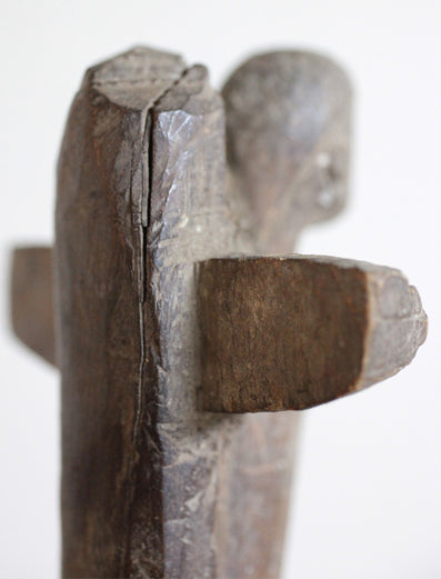 ロビ族　素朴なキリスト像　f_052