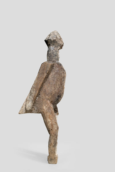 ロビ族 怪獣のような姿の朽ちた鳥像　f_073