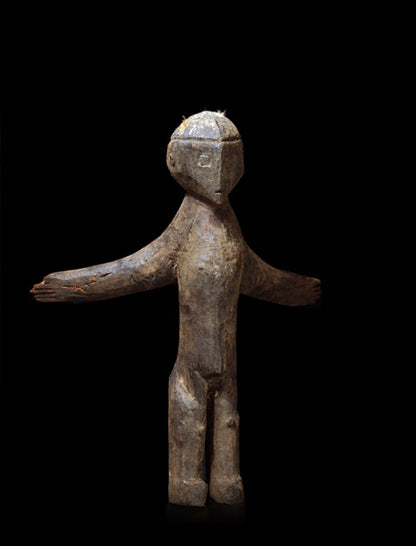 ロビ族 手を大きく広げた彫像　f_075