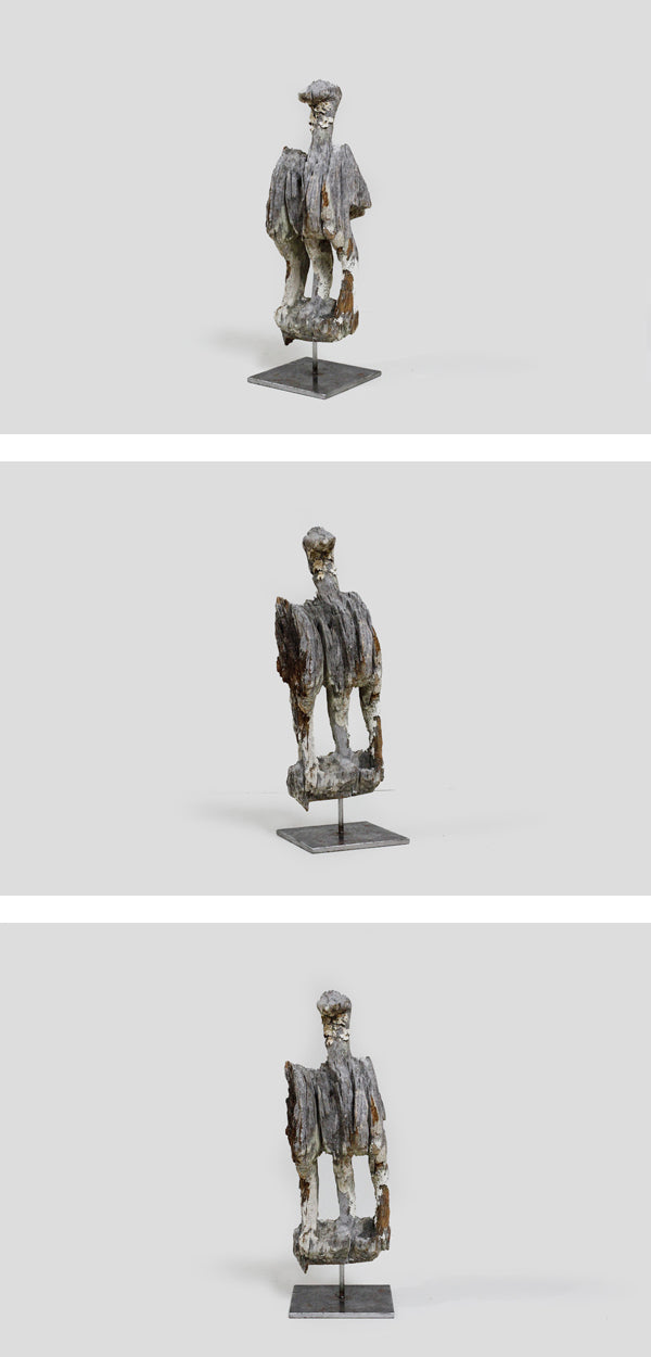 サカラヴァ族　3本足の鳥の墓標　f_122