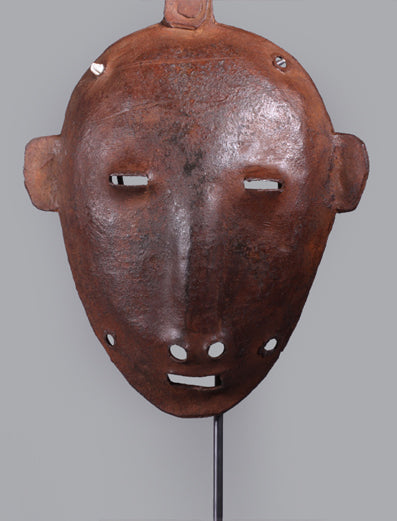 ドゴン族　小人が頭に乗っかった鉄のマスク　m_052
