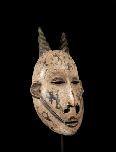 イガラ族　2つの角が生えた儀式マスク　m_085