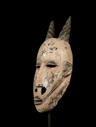 イガラ族　2つの角が生えた儀式マスク　m_085