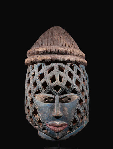 ヨルバ族　青い顔の編み込まれたGeledeマスク　m_096