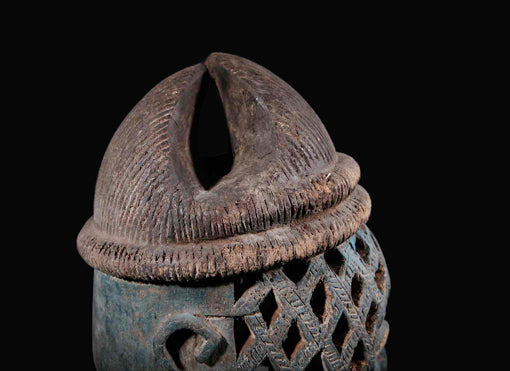 ヨルバ族　青い顔の編み込まれたGeledeマスク　m_096