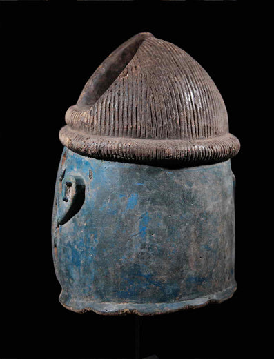 ヨルバ族　青い顔の編み込まれたGeledeマスク　m_096