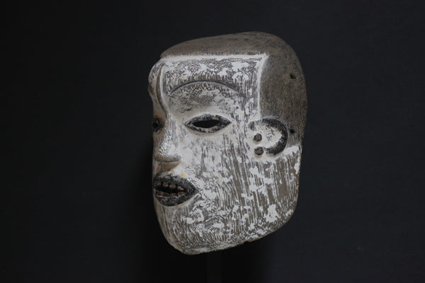 エコイ族　少年のような顔のマスク　m_107