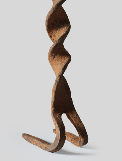 ドゴン族　螺旋で祈る鉄の像　o_066