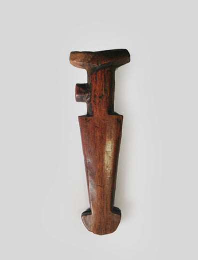 ロビ族　記号のような造形の木笛　o_068