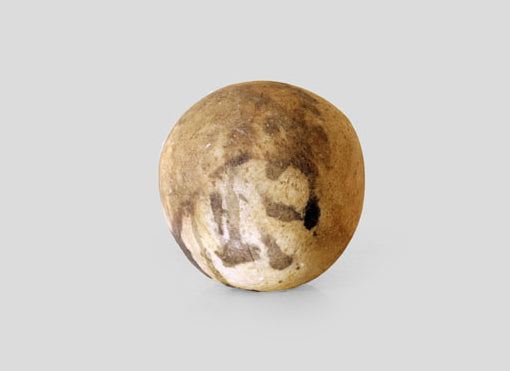 ニジェールに近い砂漠で見つかった丸石3つ　o_082