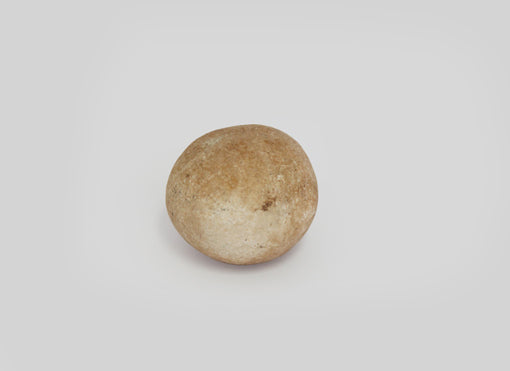 ニジェールに近い砂漠で見つかった丸石　o_091