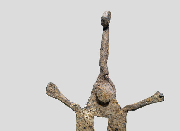 ダガリ族　お腹に穴の鉄像02　o_119