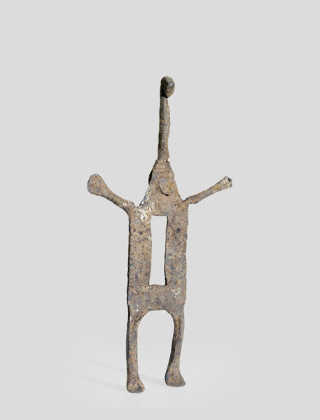 ダガリ族　お腹に穴の鉄像02　o_119