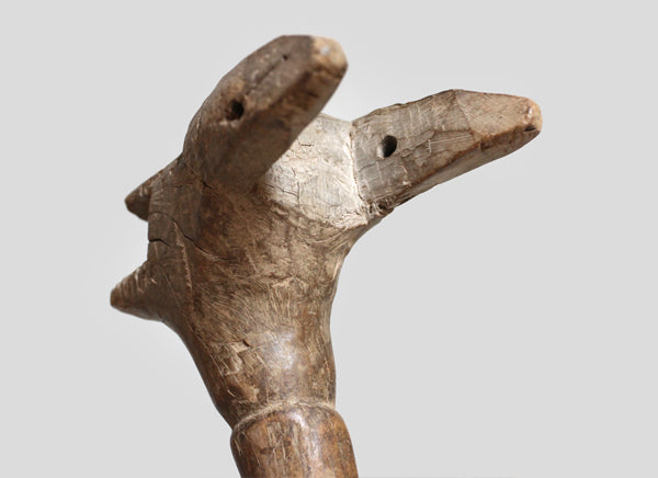 ロビ族　動物が舌を出している古道具　o_123