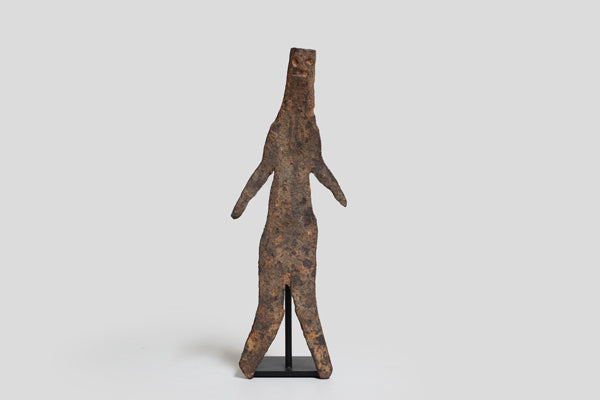 エウェ族　くねっとした鉄像　o_163