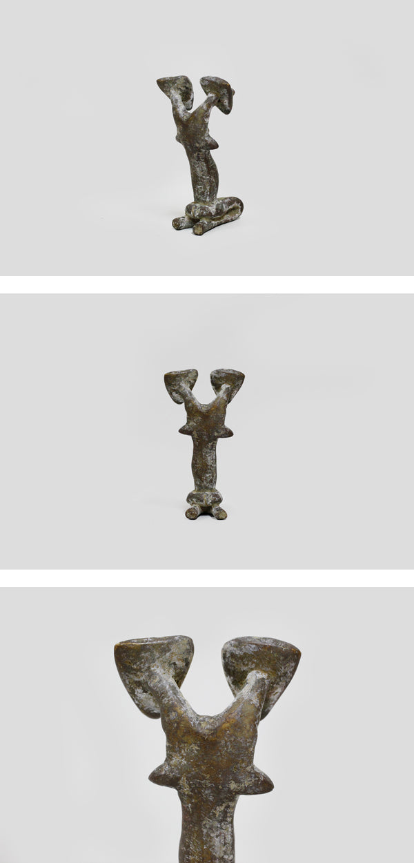 クランゴ族　異形の座像　o_183